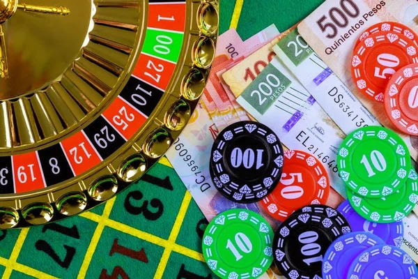 Antarmuka aplikasi nila888 menampilkan meja kasino langsung dan menu sportsbook pada layar smartphone